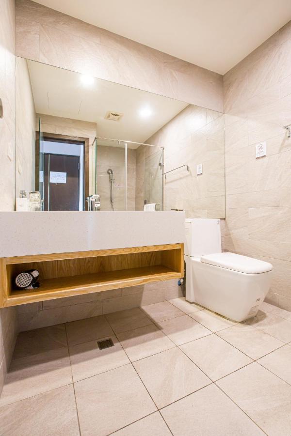 Easylazy Inn Taichung Exterior foto