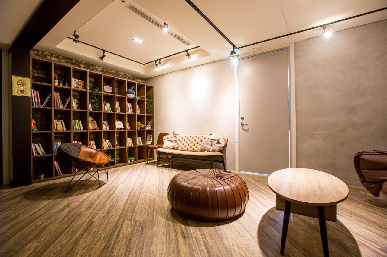 Easylazy Inn Taichung Exterior foto