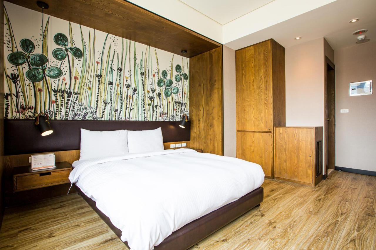 Easylazy Inn Taichung Exterior foto