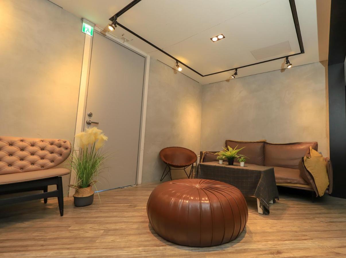Easylazy Inn Taichung Exterior foto