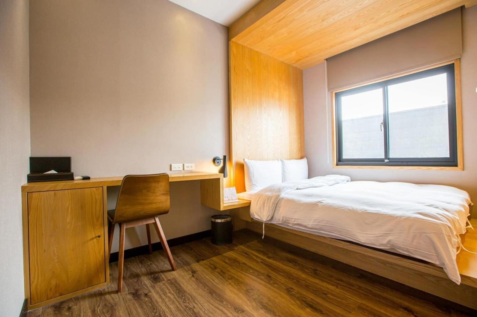 Easylazy Inn Taichung Exterior foto